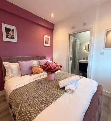 Cradley Apartment | 124B Modern Suite 1 bedroom apartment