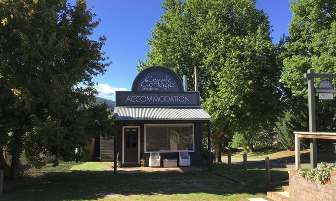 Omeo Cottage | 125 year old Boutique Cottage in heart of Omeo Valley