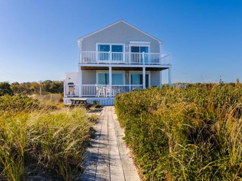 East Sandwich House | 129 North Shore Boulevard East Sandwich - Cape Cod