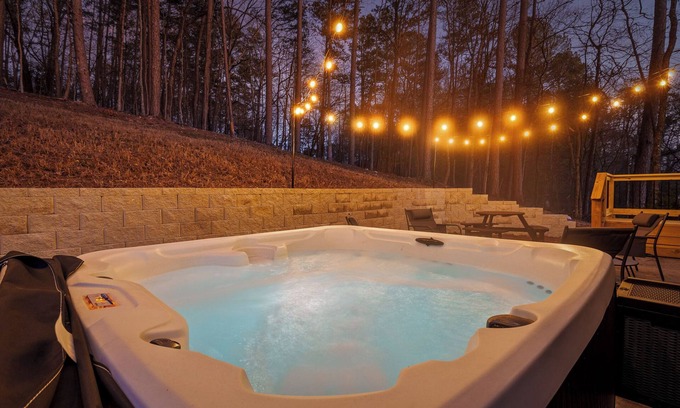 Rossville House | 12bdr| 34+ppl|TripleTreehomes|HotTubs|Chatt Vistas