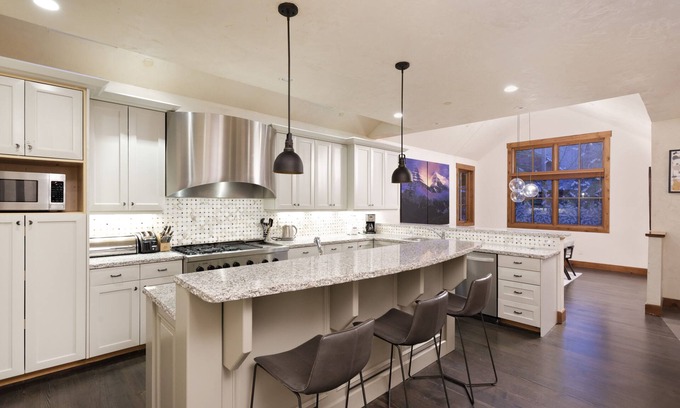 Aspen House | 12MM Aspen Residence -Walk to Town & Ski Slopes by Aspen Vacation Rentals™