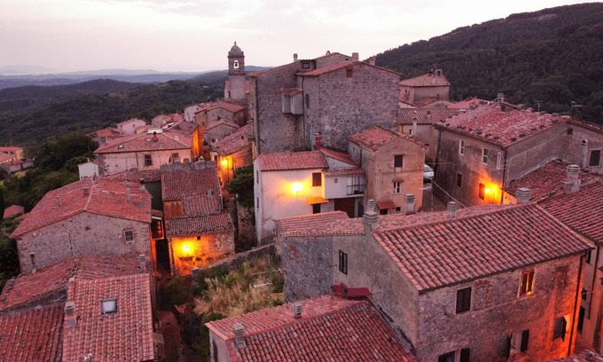 Prata House | 12th century Tuscan home in the hills of Tuscany.