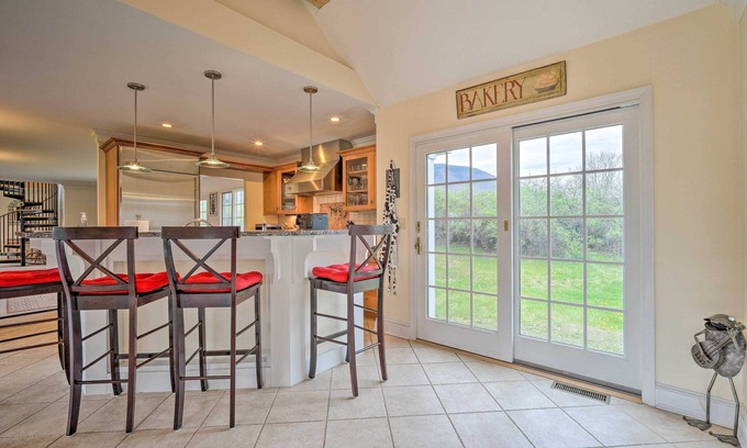 Manchester Center House | 13-Acre Manchester Retreat: 13 Miles to Bromley!