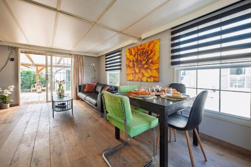Oisterwijk Ski Chalet | 13, Artist-Designed with AC, Parking & Fully Fenced!