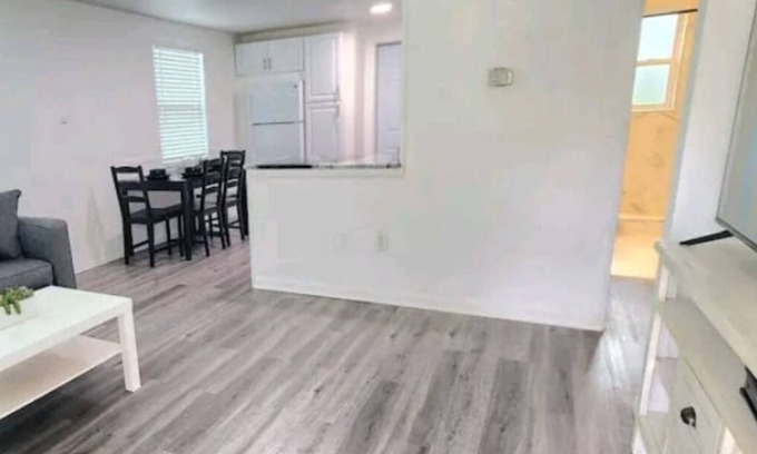 Highpoint Apartment | # 13 Clearwater airport home