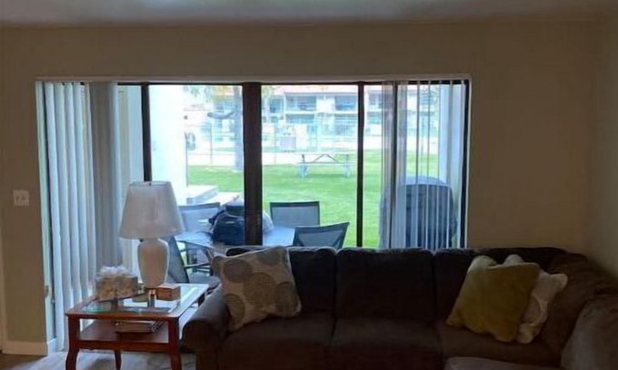 Quincy Condo | #13 condo by large pool/hot tub/Gorge Shuttle-book separately