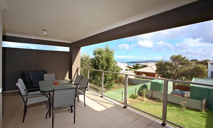 Hayborough Apartment | 13 Elliot Ave - Pets Negotiable