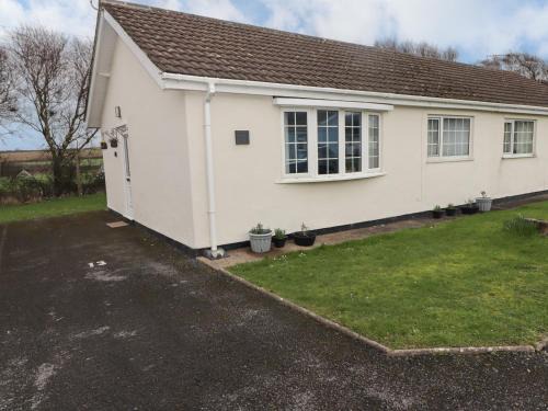 Scurlage House | 13 Gower Holiday Village