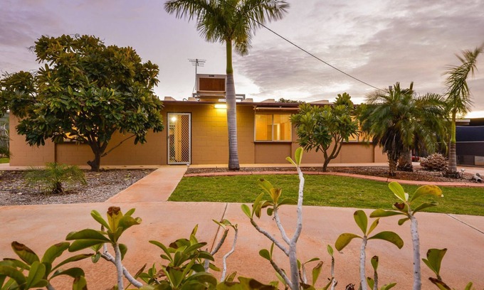Exmouth House | 13 Grenadier Street - perfect for fishing trips