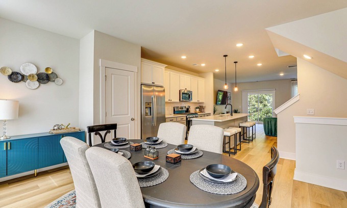 Goose Creek House | 13 Mi to Dtwn Charleston: Quiet Townhome