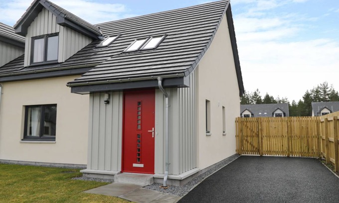 Boat of Garten Cottage | 130 m² Cottage ∙ 3 bedrooms ∙ 6 guests