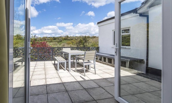 Wiseman's Bridge House | 130 m² House ∙ 3 bedrooms ∙ 6 guests