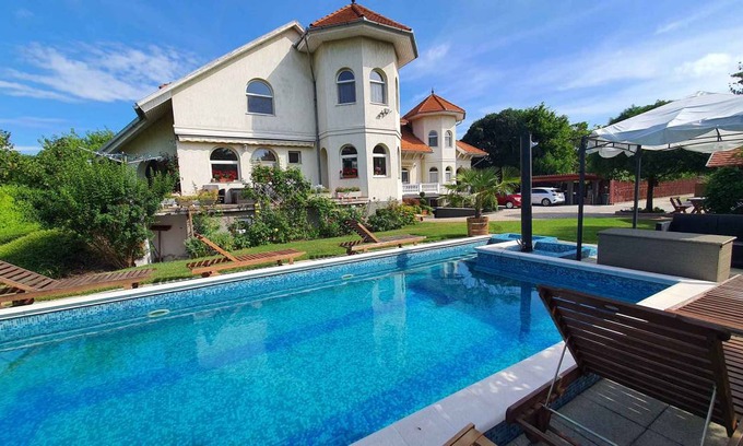 Siofok House | 130 m² House ∙ 4 bedrooms ∙ 8 guests
