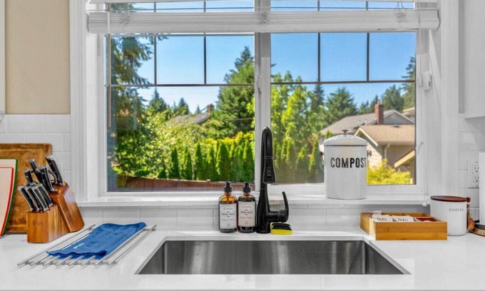 Kirkland House | 13027 Kirkland · Pleasant 2b2.5b Home in Kirkland