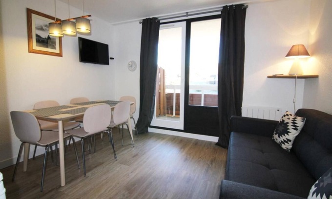 Bergers Apartment | 130m from ski slopes, 1st floor, swimming pool, sauna, balcony, tv, ski locker, 40m², Alpe d'Huez