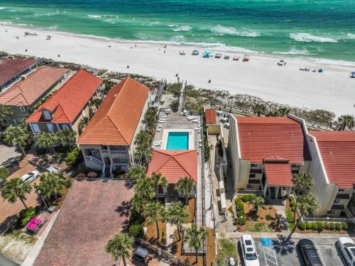 Fort Bay House | 136 La Valencia Cir - At Peace