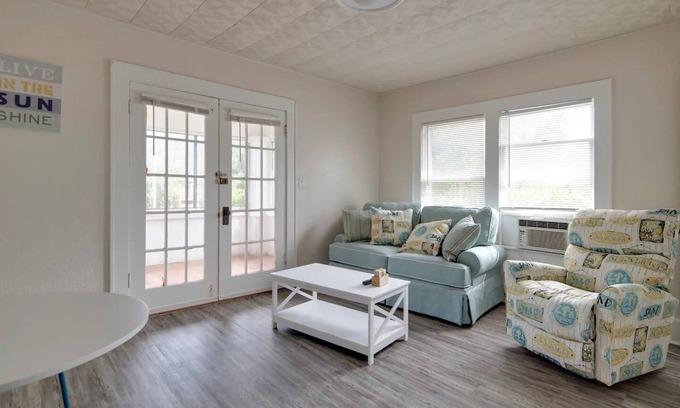 Old Southeast House | 136 - Unit 2 - Guest & Pet