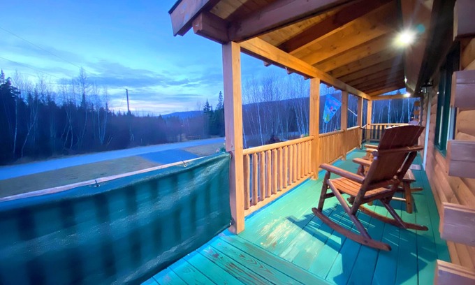 Twin Mountain Cabin | 136MD modern log cabin with AC: less than 10 minutes from Bretton Woods! POOL PASSES!