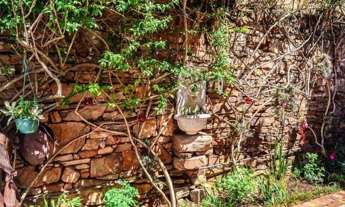 Grahamstown House | 137 High Street Guest House