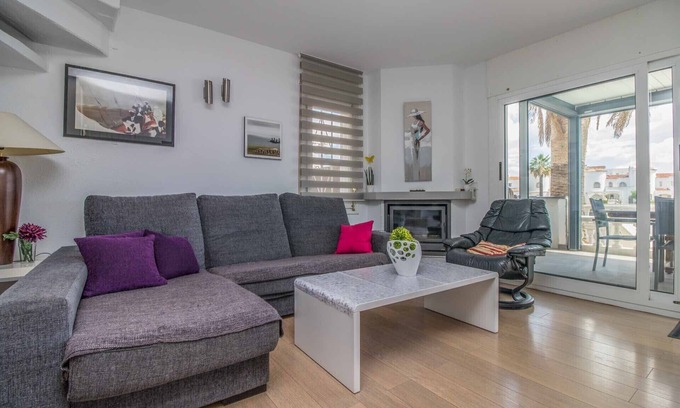 Castello d'Empuries Ski Chalet | 138-Empuriabrava lovely house overlooking the lake, with pool.