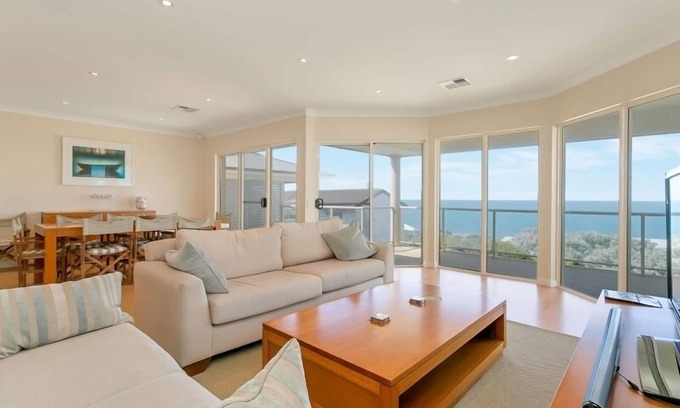 Hayborough House | 139 Seagull Ave-Pets Negotiable-Wi-Fi