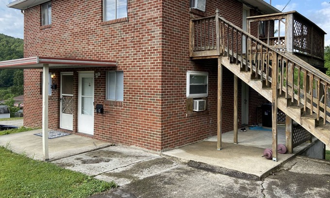 Kilsyth Apartment | 14 A North Grimmett Avenue.