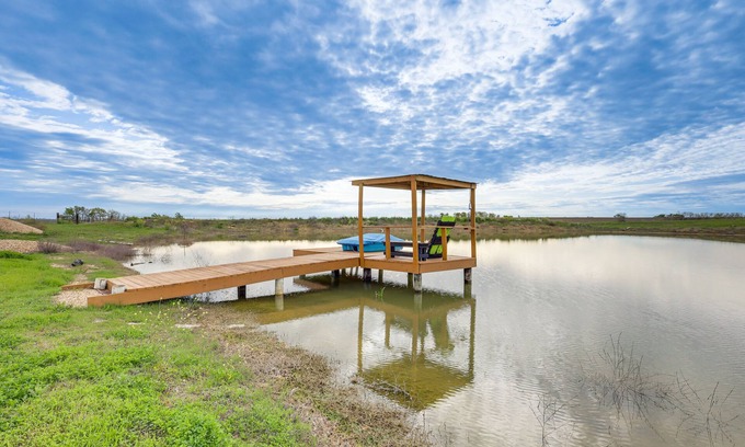 Bell County House | 14 Acres w/Pond Access: Farmhouse in Temple!