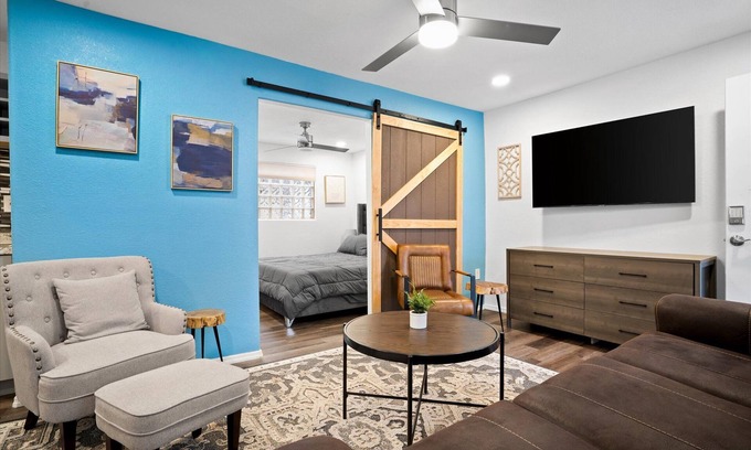 Roosevelt Condo | 14 Chelsea Place On The Park, In Heart Of Downtown