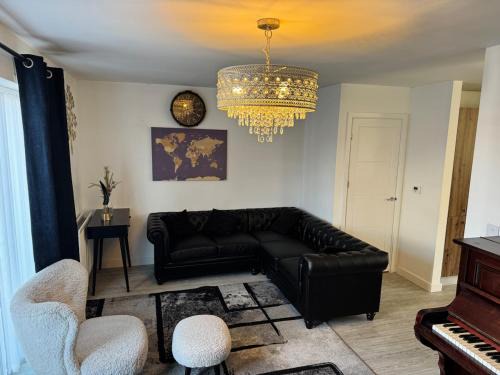 Swindon House | 14 Lumb close