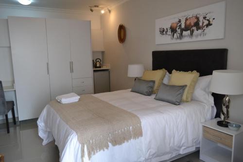 Woodmead House | 14 Woodmead Suites