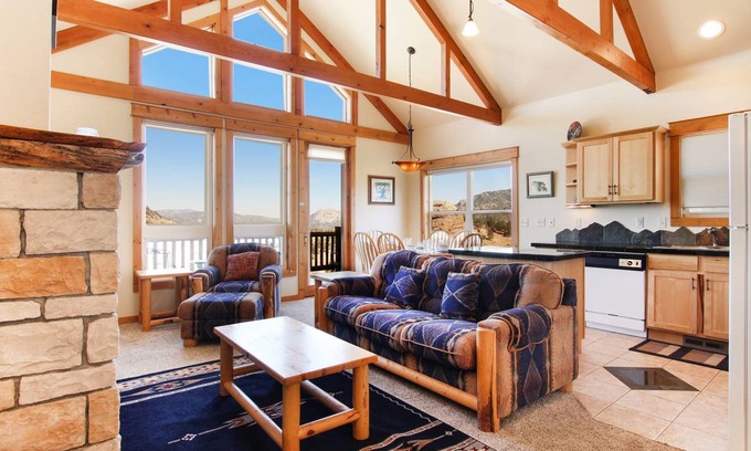 Estes Park Condo | 140 m² Condo ∙ 2 bedrooms ∙ 6 guests