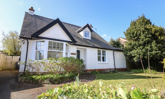 Totland Bay Cottage | 145 m² Cottage ∙ 4 bedrooms ∙ 8 guests