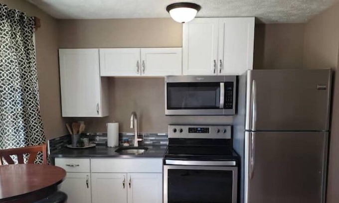 Thorpe Westwood Apartment | 14th Avenue Suites #2
