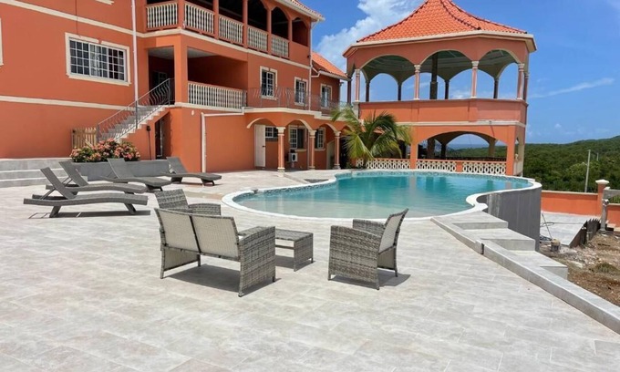 Silver Sands House | 15,000 Sq. Ft 7-bedroom house with Pool and Ocean views.