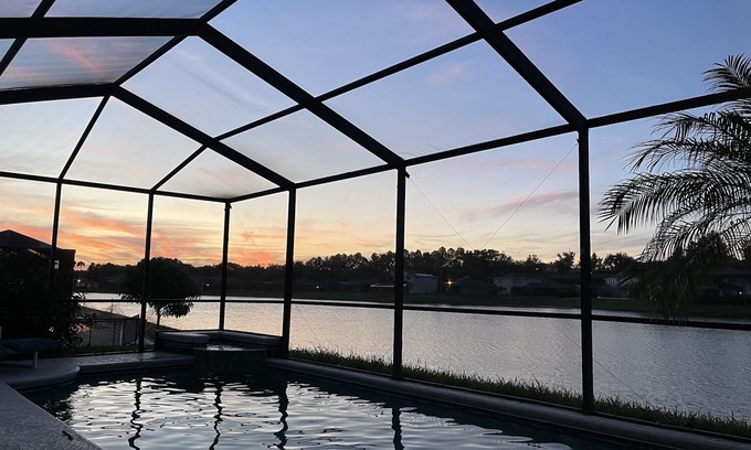 Sunset Lakes House | 15 Min from the Gates of Disney, Sleeps 10, Pool+View