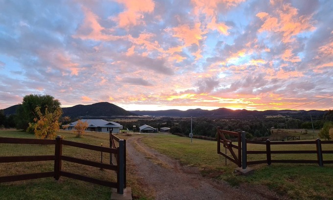 Daruka Apartment | 15 minutes from CBD. Guest numbers flexible for travelling sporting families.
