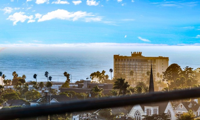 Ventura House | 15% Off Oct 16-19! Ocean Views, Steps To Downtown