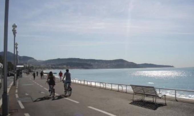 Les Baumettes Apartment | 150 m to the sea , apartment for 6 pers NICE south of France
