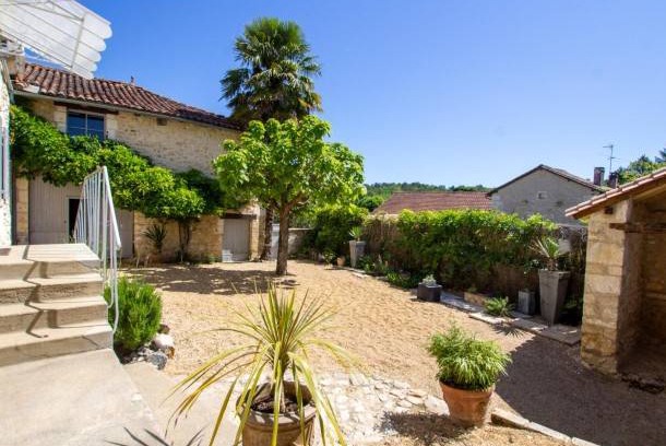 Champagnac-de-Belair House | 150 m² House ∙ 5 bedrooms ∙ 10 guests