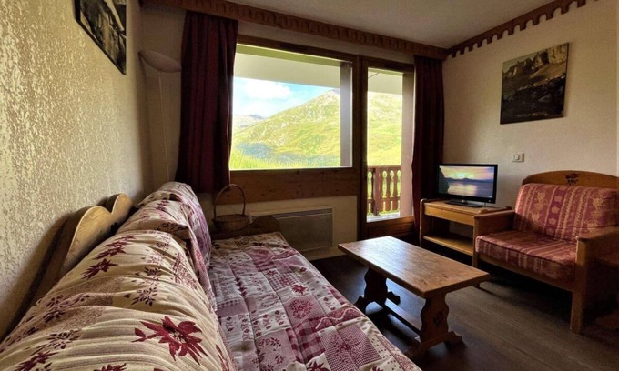 Les Menuires Apartment | 150m from shops, floor -3, balcony, tv, ski locker, 35m², Les Menuires