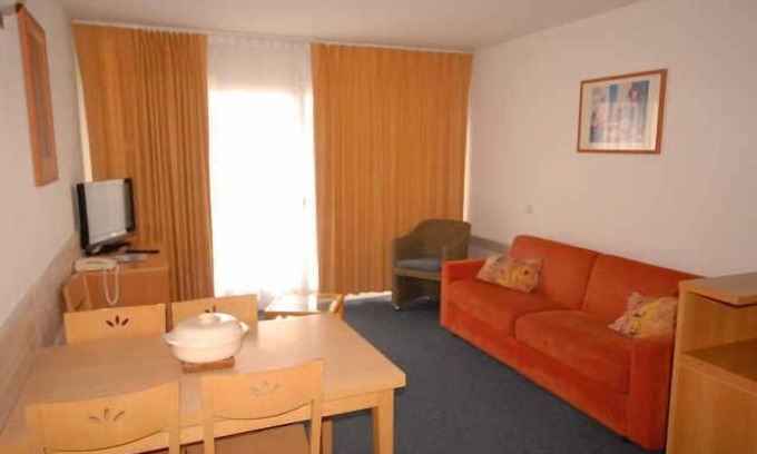 Eaux-Bonnes Apartment | 150m from ski slopes, 2nd floor, view ski slopes, fitness, swimming pool, sauna, tv, ski locker