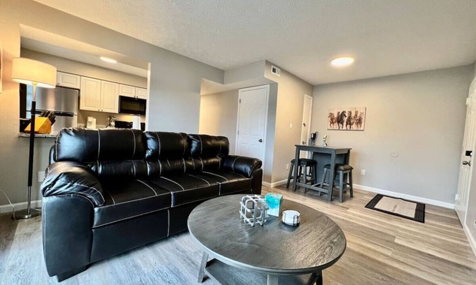 Middletown Condo | 1520 E Bonita · TWO Bedroom in Middletown w FREE Private Laundry