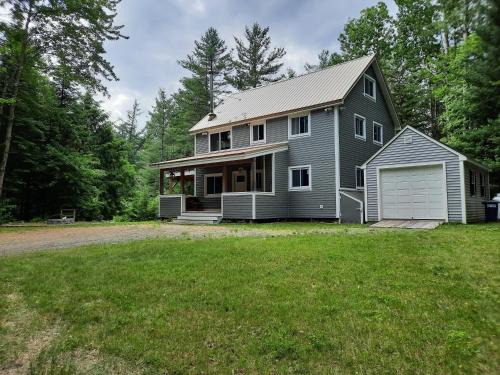 Franconia House | 157SL Peaceful Franconia Notch forest retreat near Cannon privacy and comfort Pool gym passes