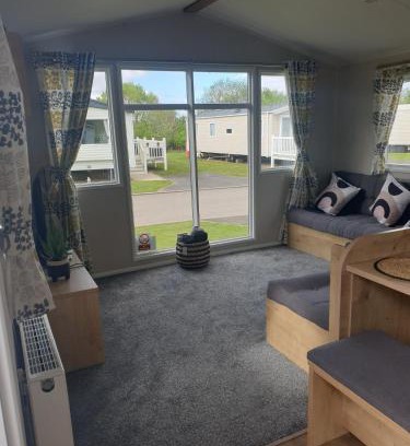 Tattershall Resort | 16 anglers acre luxury hot tub break tattershall lakes