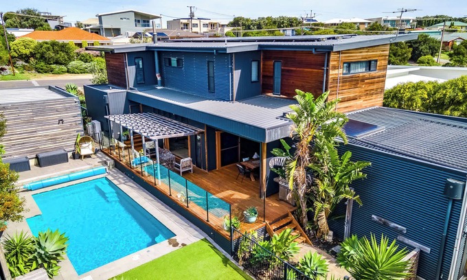 Port Elliot House | 16 Barton Street -DIVE RIGHT IN