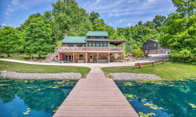 Ava Cabin | 16 Guests | Ponds | Hot Tub | Game Room | Trails