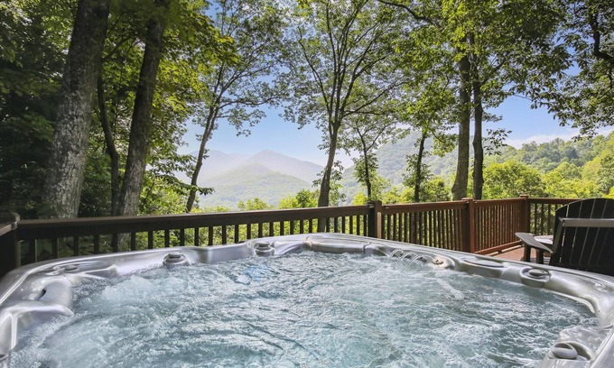 Weaverville House | 16 mi to DT, Hot Tub, Fire Pit, FP, Secluded