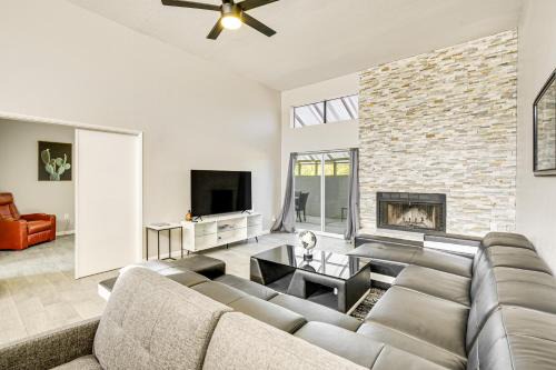 Paradise Valley Village House | 16 Mi to Dtwn Phoenix Home with Patio and Fireplace!