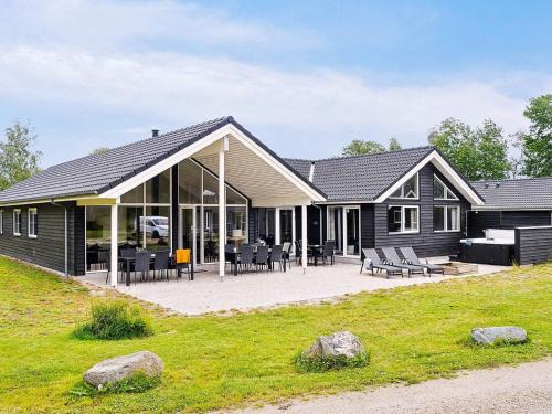 Bøtø By House | 16 person holiday home in Væggerløse