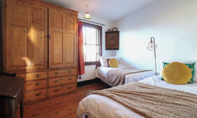 Cambridge Cottage | 16, pet friendly, character holiday cottage in Cambridge